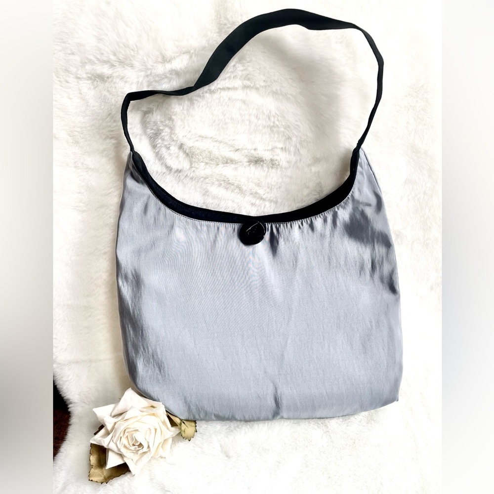 Like New vinyl REVERSIBLE BAG with handle. Easy Clean! Black on 1 side & Grey on